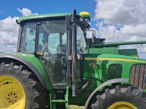 TRACTOR JOHN DEERE 6320 # 26211