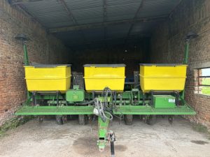 PLANTADORA JOHN DEERE 1750 # 27156