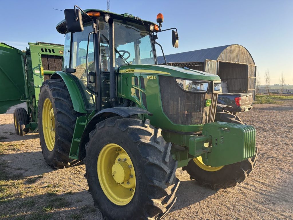 Tractor John Deere 6125E #27299